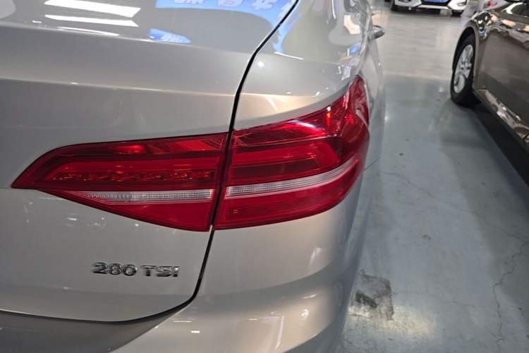 Used Volkswagen Lavida 2018 1.5L Automatic Comfort Edition China V Standard Right Rear Taillight