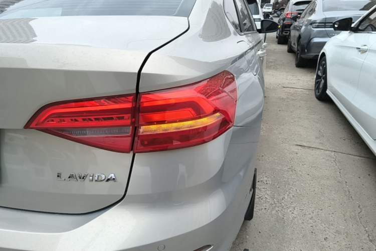 Used Volkswagen Lavida 2018 1.5L Automatic Fashion Edition China V Standard Right Rear Taillight