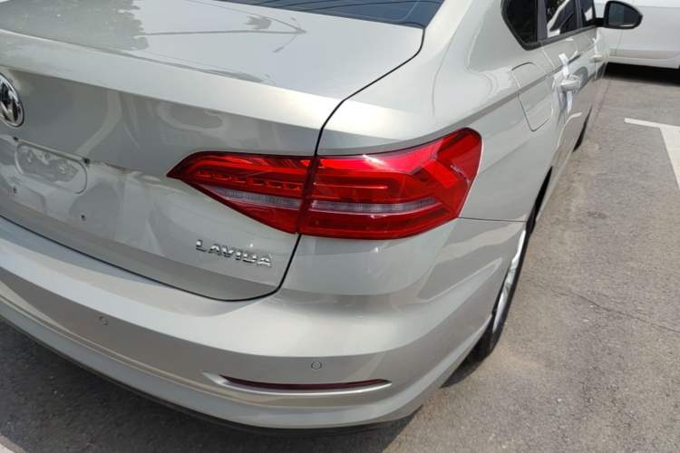 Used Volkswagen Lavida 2018 1.5L Automatic Fashion Edition China V Standard Right Rear Taillight