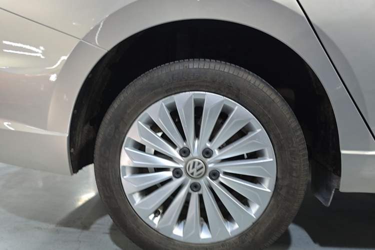 Used Volkswagen Lavida 2018 1.5L Automatic Comfort Edition China V Standard Right Rear Wheel Hub
