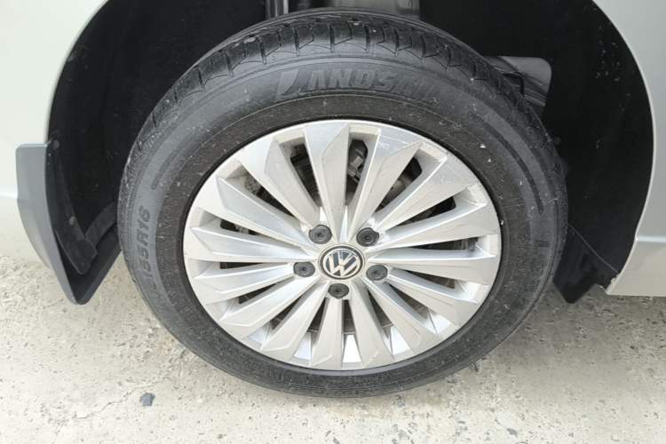 Used Volkswagen Lavida 2018 1.5L Automatic Fashion Edition China V Standard Right Rear Wheel Hub