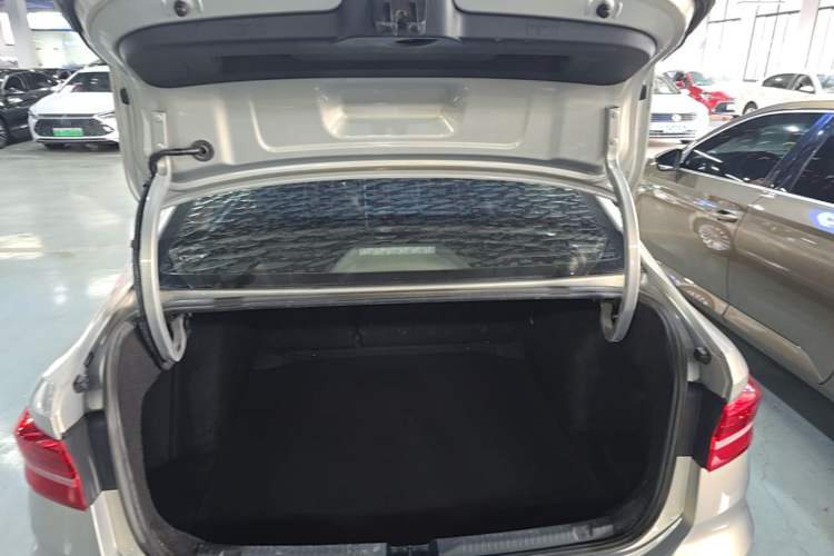 Used Volkswagen Lavida 2018 1.5L Automatic Comfort Edition China V Standard Trunk