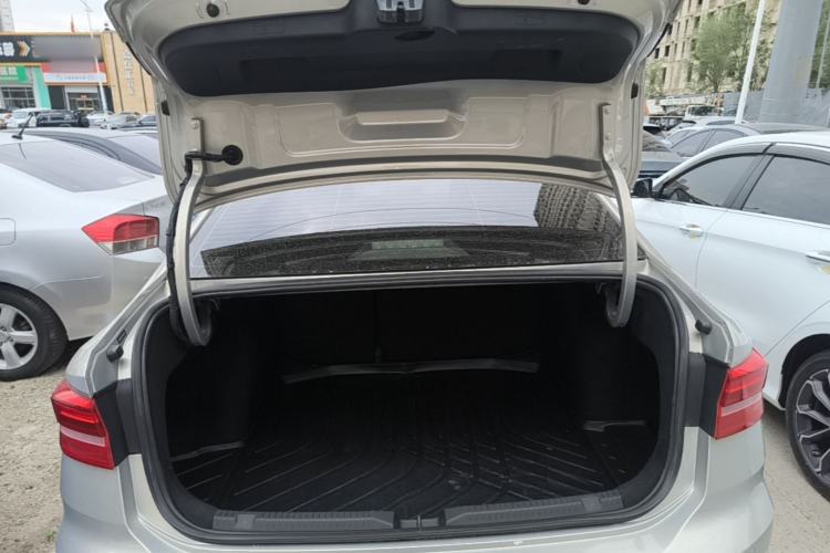 Used Volkswagen Lavida 2018 1.5L Automatic Fashion Edition China V Standard Trunk