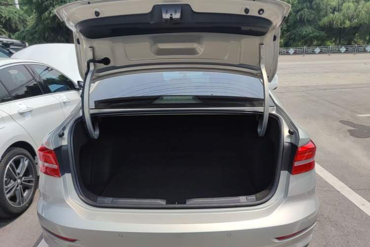 Used Volkswagen Lavida 2018 1.5L Automatic Fashion Edition China V Standard Trunk