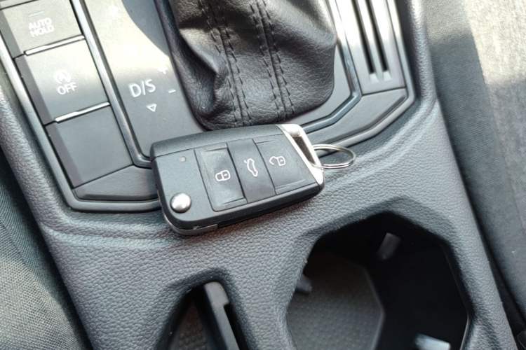 Used Volkswagen Lavida 2018 1.5L Automatic Fashion Edition China V Standard Vehicle Key