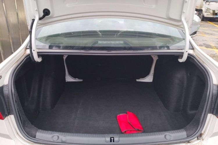 Used Volkswagen Lavida 2018 Classic 1.5L Automatic Fashion Edition China VI Standard Trunk
