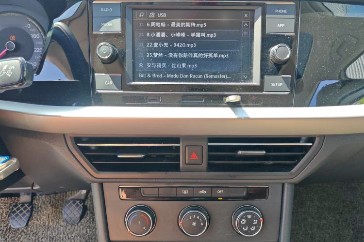 Used Volkswagen Lavida 2018 1.5L Manual Comfort Edition China V Standard Audio And AC Panel