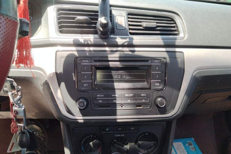 Used Volkswagen Lavida 2018 Classic 1.5L Automatic Fashion Edition China VI Standard Audio And AC Panel