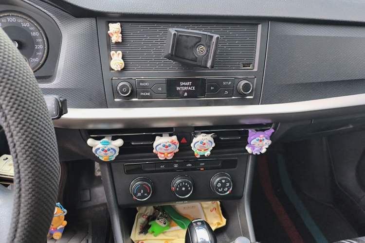 Used Volkswagen Lavida 2018 1.5L Automatic Fashion Edition China V Standard Audio And AC Panel