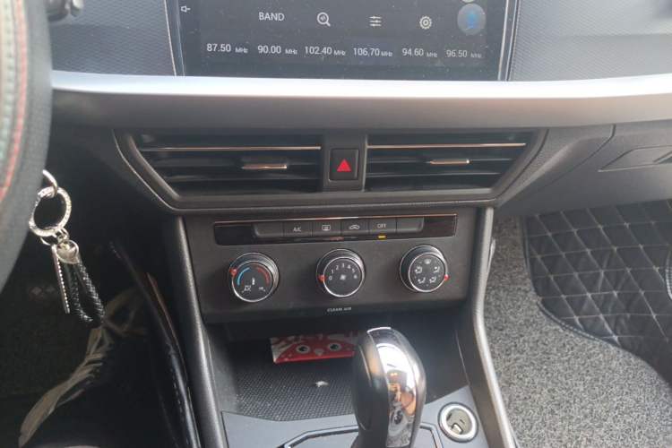 Used Volkswagen Lavida 2018 1.5L Automatic Fashion Edition China V Standard Audio And AC Panel