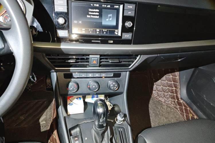 Used Volkswagen Lavida 2018 1.5L Automatic Comfort Edition China V Standard Audio And AC Panel