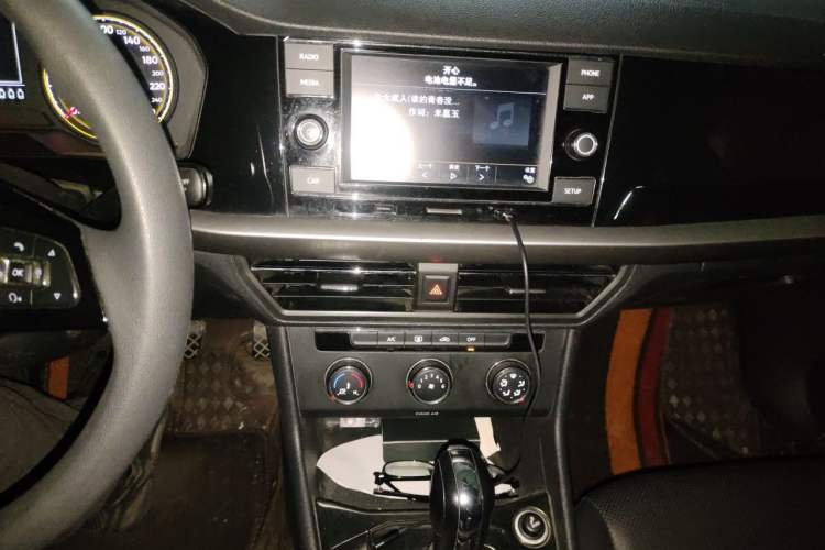 Used Volkswagen Lavida 2018 1.5L Automatic Comfort Edition China V Standard Audio And AC Panel