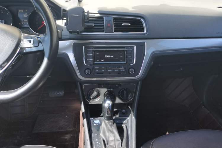 Used Volkswagen Lavida 2018 Classic 1.5L Automatic Comfort Edition China VI Standard Audio And AC Panel