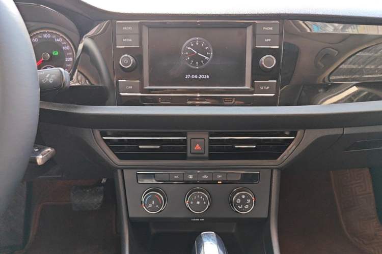 Used Volkswagen Lavida 2018 1.5L Automatic Comfort Edition China V Standard Audio And AC Panel
