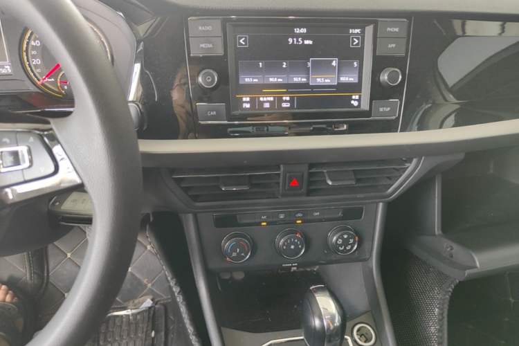 Used Volkswagen Lavida 2018 1.5L Automatic Comfort Edition China V Standard Audio And AC Panel