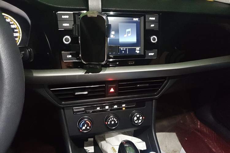 Used Volkswagen Lavida 2018 1.5L Automatic Comfort Edition China V Standard Audio And AC Panel