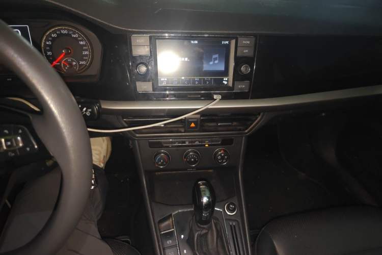 Used Volkswagen Lavida 2018 1.5L Automatic Comfort Edition China V Standard Audio And AC Panel