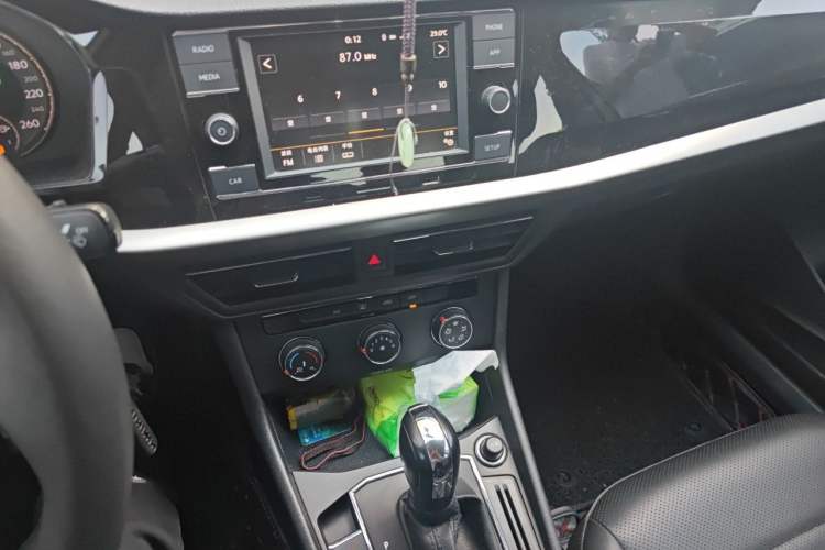 Used Volkswagen Lavida 2018 1.5L Automatic Comfort Edition China V Standard Audio And AC Panel