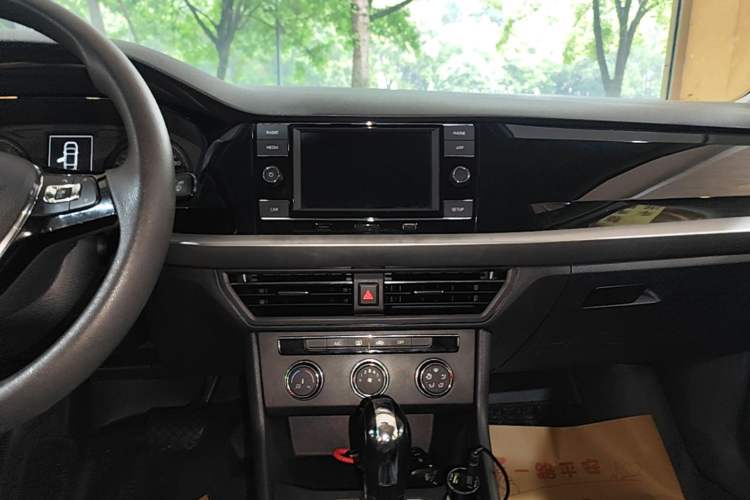 Used Volkswagen Lavida 2018 1.5L Automatic Comfort Edition China V Standard Audio And AC Panel