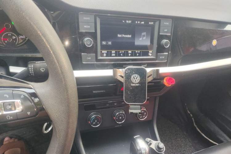 Used Volkswagen Lavida 2018 1.5L Automatic Comfort Edition China V Standard Audio And AC Panel