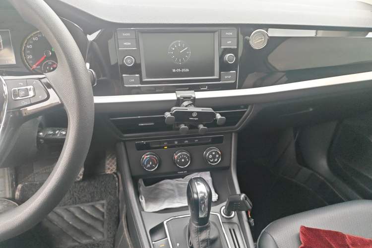 Used Volkswagen Lavida 2018 1.5L Automatic Comfort Edition China V Standard Audio And AC Panel