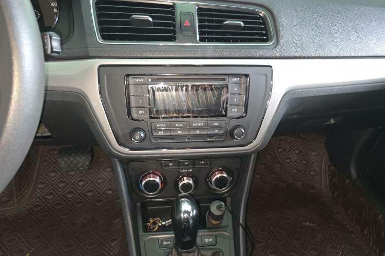Used Volkswagen Lavida 2018 Classic 1.5L Automatic Fashion Edition China VI Standard Audio And AC Panel