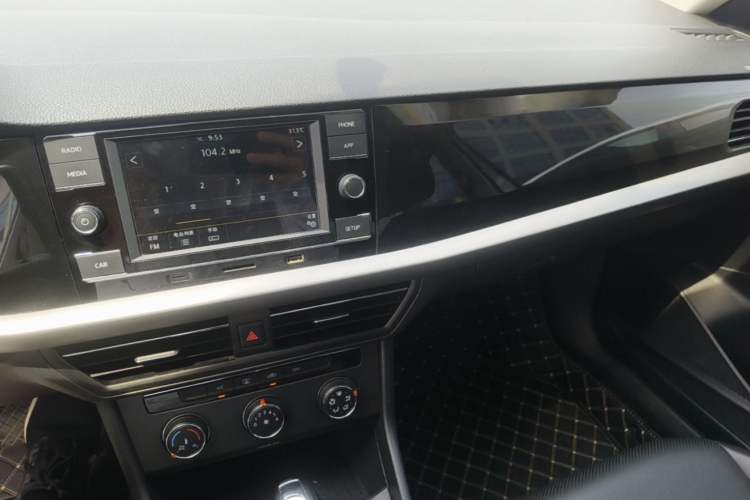 Used Volkswagen Lavida 2018 1.5L Automatic Comfort Edition China V Standard Audio And AC Panel