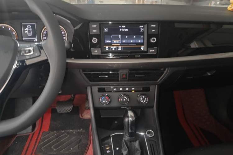 Used Volkswagen Lavida 2018 1.5L Automatic Comfort Edition China V Standard Audio And AC Panel