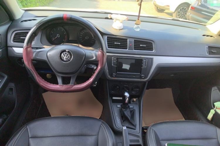 Used Volkswagen Lavida 2018 Classic 1.5L Automatic Fashion Edition China VI Standard Center Console