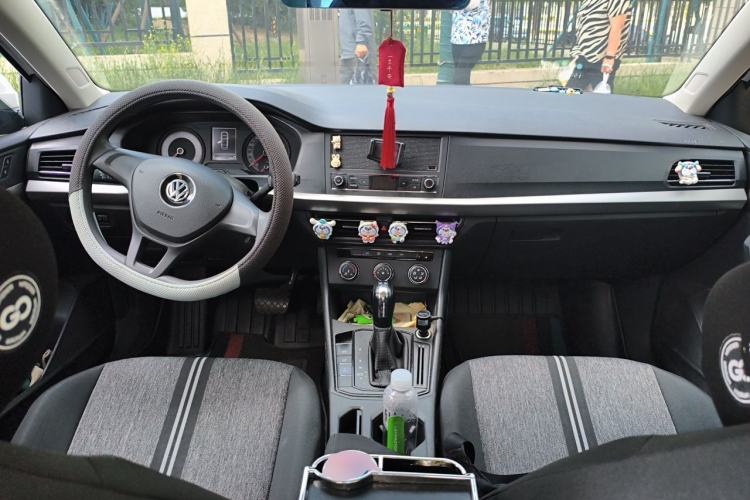 Used Volkswagen Lavida 2018 1.5L Automatic Fashion Edition China V Standard Center Console