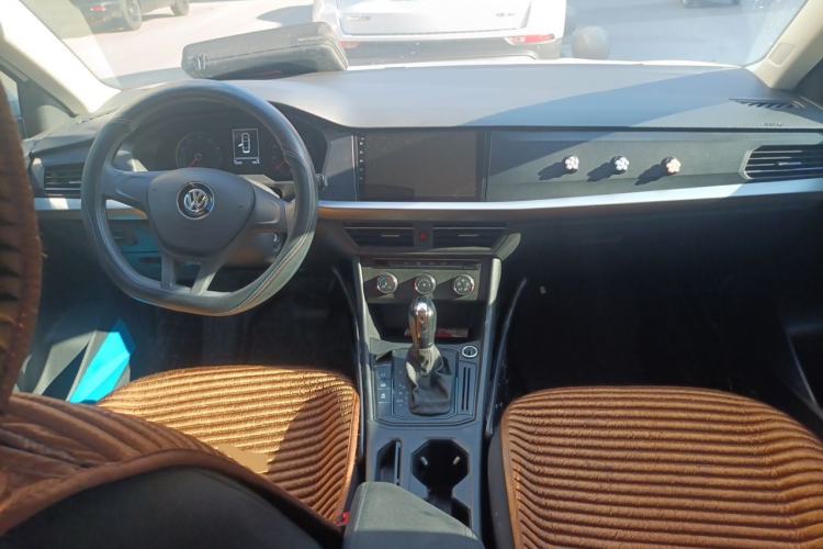 Used Volkswagen Lavida 2018 1.5L Automatic Fashion Edition China V Standard Center Console