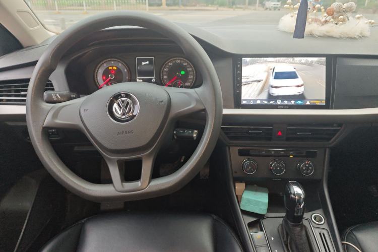 Used Volkswagen Lavida 2018 1.5L Automatic Fashion Edition China V Standard Center Console