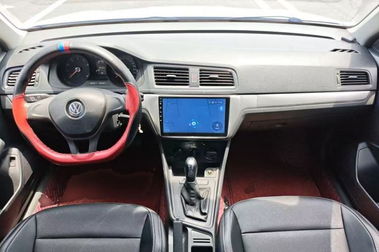 Used Volkswagen Lavida 2018 Classic 1.5L Automatic Fashion Edition China VI Standard Center Console