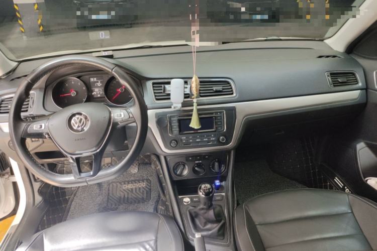 Used Volkswagen Lavida 2018 Classic 1.5L Manual Comfort Edition China VI Standard Center Console