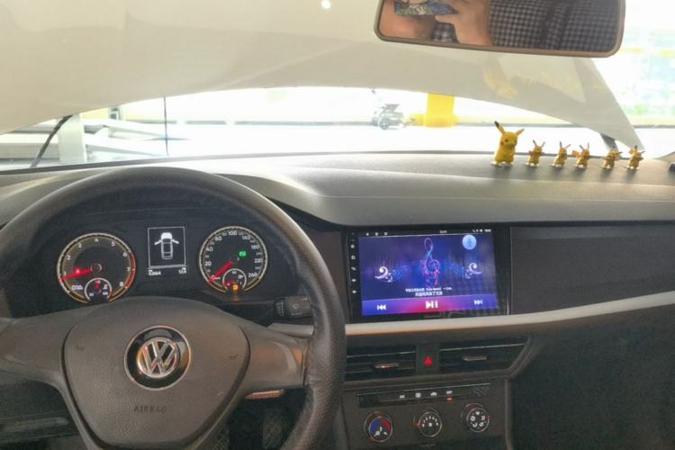 Used Volkswagen Lavida 2018 1.5L Automatic Fashion Edition China V Standard Center Console