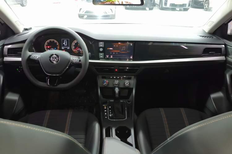 Used Volkswagen Lavida 2018 Hatchback 280TSI DSG Comfort Edition China V Standard Center Console