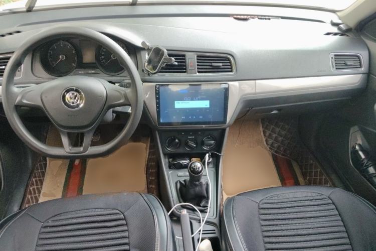 Used Volkswagen Lavida 2018 Classic 1.5L Manual Fashion Edition China VI Standard Center Console
