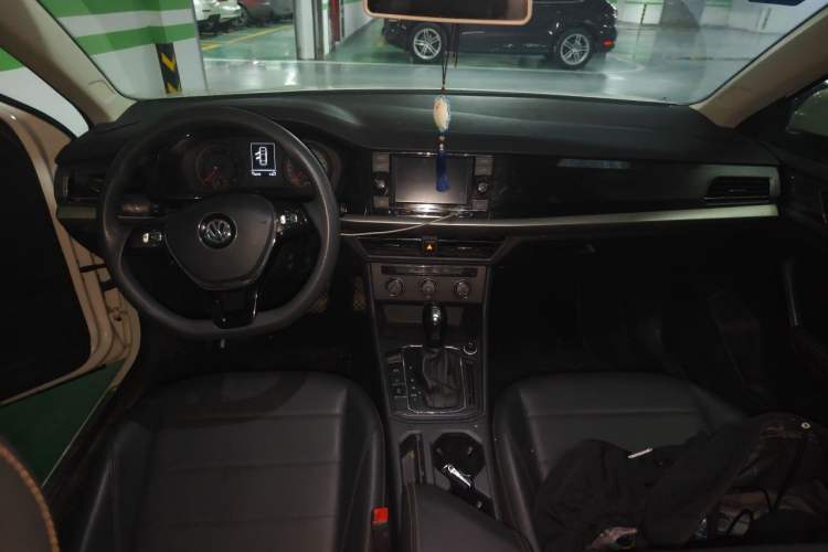 Used Volkswagen Lavida 2018 1.5L Automatic Comfort Edition China V Standard Center Console