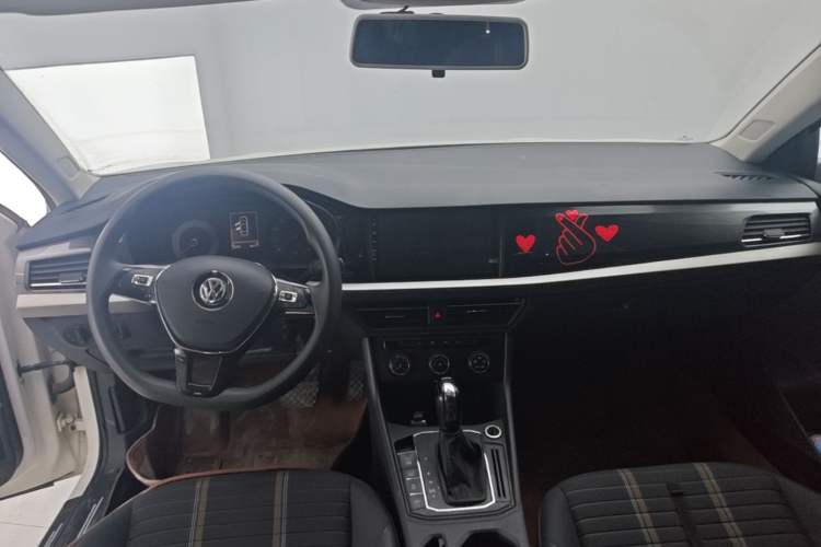 Used Volkswagen Lavida 2018 Hatchback 200TSI DSG Comfort Edition China V Standard Center Console
