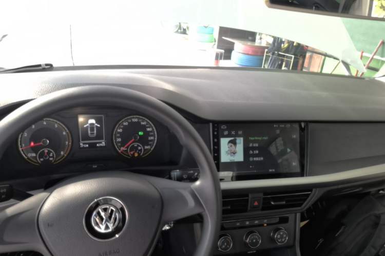 Used Volkswagen Lavida 2018 1.5L Automatic Fashion Edition China V Standard Center Console