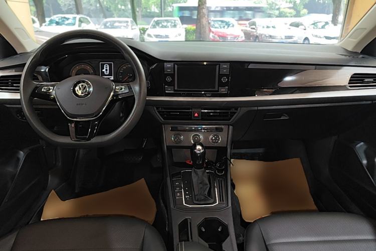 Used Volkswagen Lavida 2018 1.5L Automatic Comfort Edition China V Standard Center Console