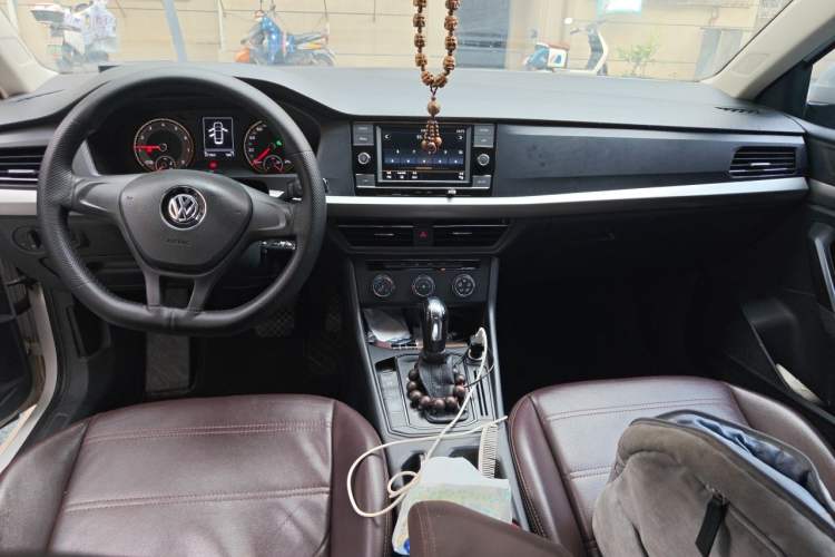 Used Volkswagen Lavida 2018 1.5L Automatic Fashion Edition China V Standard Center Console