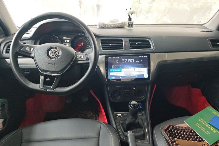 Used Volkswagen Lavida 2018 Classic 1.5L Manual Comfort Edition China VI Standard Center Console