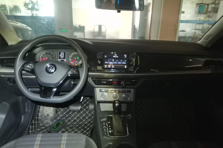 Used Volkswagen Lavida 2018 Hatchback 280TSI DSG Comfort Edition China V Standard Center Console