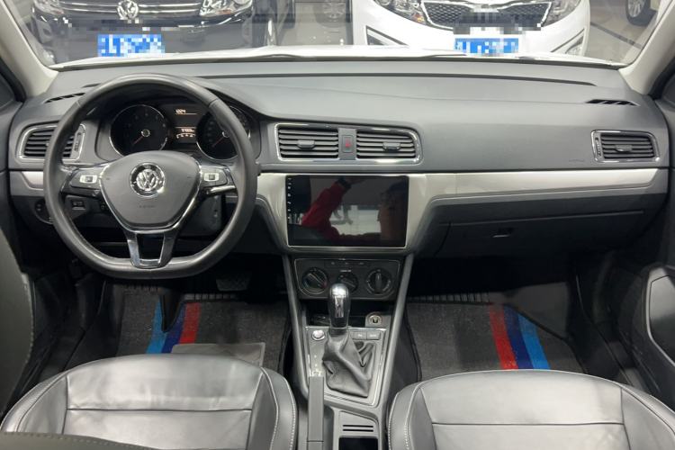 Used Volkswagen Lavida 2018 Classic 1.5L Automatic Comfort Edition China VI Standard Center Console