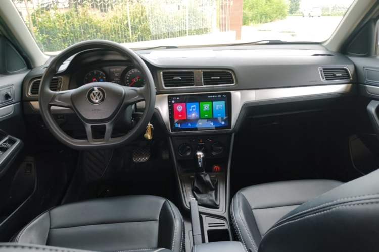Used Volkswagen Lavida 2018 Classic 1.5L Automatic Fashion Edition China VI Standard Center Console