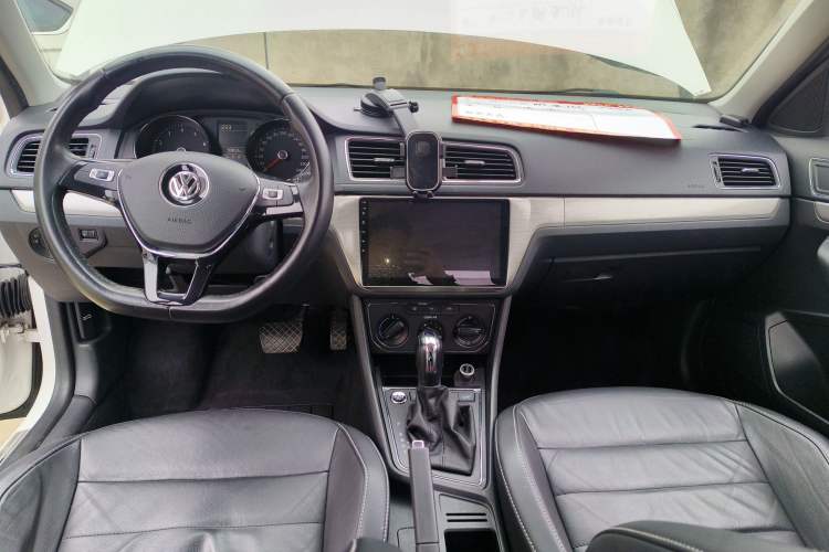 Used Volkswagen Lavida 2018 Classic 1.5L Automatic Comfort Edition China VI Standard Center Console