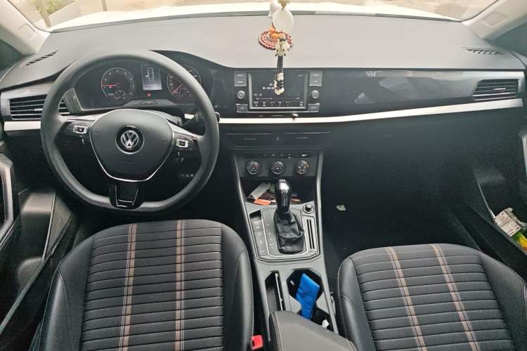 Used Volkswagen Lavida 2018 Hatchback 200TSI DSG Comfort Edition China V Standard Center Console