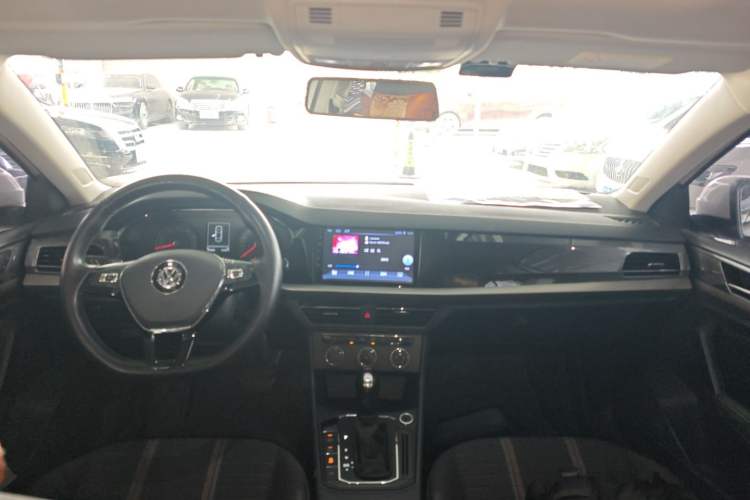 Used Volkswagen Lavida 2018 Hatchback 200TSI DSG Comfort Edition China V Standard Center Console