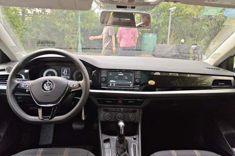 Used Volkswagen Lavida 2018 Hatchback 200TSI DSG Comfort Edition China V Standard Center Console